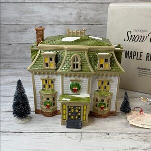 Department 56 Green and White Holiday House Decor